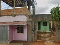 Casa com 4 quartos, 2 banheiros e 1 vaga de garagem