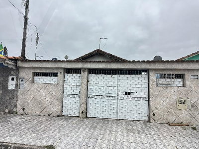 Casa com 2 quartos, 2 banheiros e 173 m²