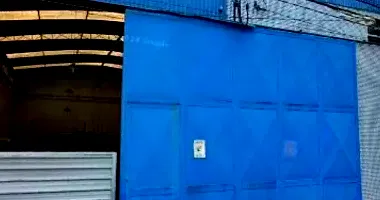 Galpão com 2 casas, 4 quartos, 4 banheiros, 223m² e 249m² construídos, imóvel ocupado