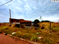 Terreno com 675m² e Edificação Inacabada em Pereira Barreto/SP