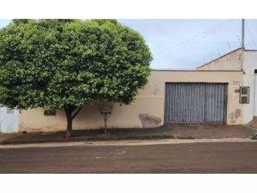 Casa em leilão com 3 quartos e 2 banheiros em Ituiutaba/MG