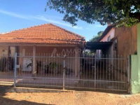 Casa residencial com 2 quartos, 1 banheiro e 242m² de terreno