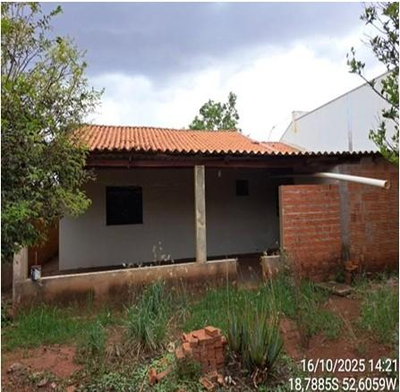 Casa com 301,60m² de Terreno e 135,08m² Construída em Chapadão do Sul/MS
