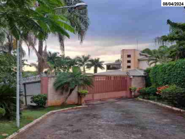 Casa com 600m² construídos, 3 quartos, 2 banheiros, área privativa de 2.125m²