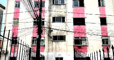 Apartamento com 2 Quartos e Área de Serviço em Salvador
