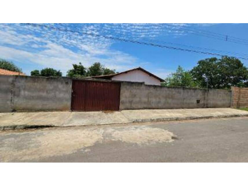 Casa Padrão Ocupada com 1 Vaga e 138 m² em Urucuia/MG