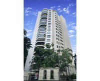 Apartamento com 3 suítes, 4 vagas, 555m²