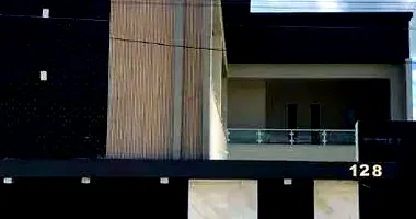 Casa padrão desocupada com 1 vaga e 345m² construída