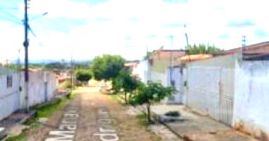 Residência em Lotes em Juazeiro do Norte com 4 casas