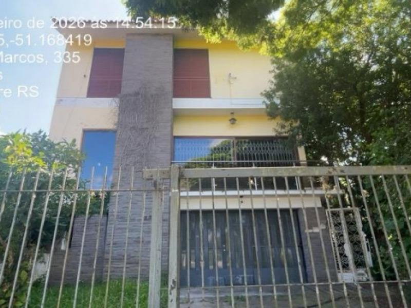 Casa 4 Dormitórios, 4 Banheiros, 394m² - Desocupada