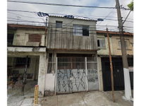 Casa ocupada com 73 m² construídos