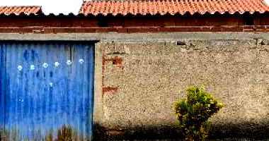 Casa com 2 quartos, banheiro, área construída 47,5m², terreno 180m²