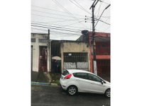 Casa ocupada com 85 m² construídos