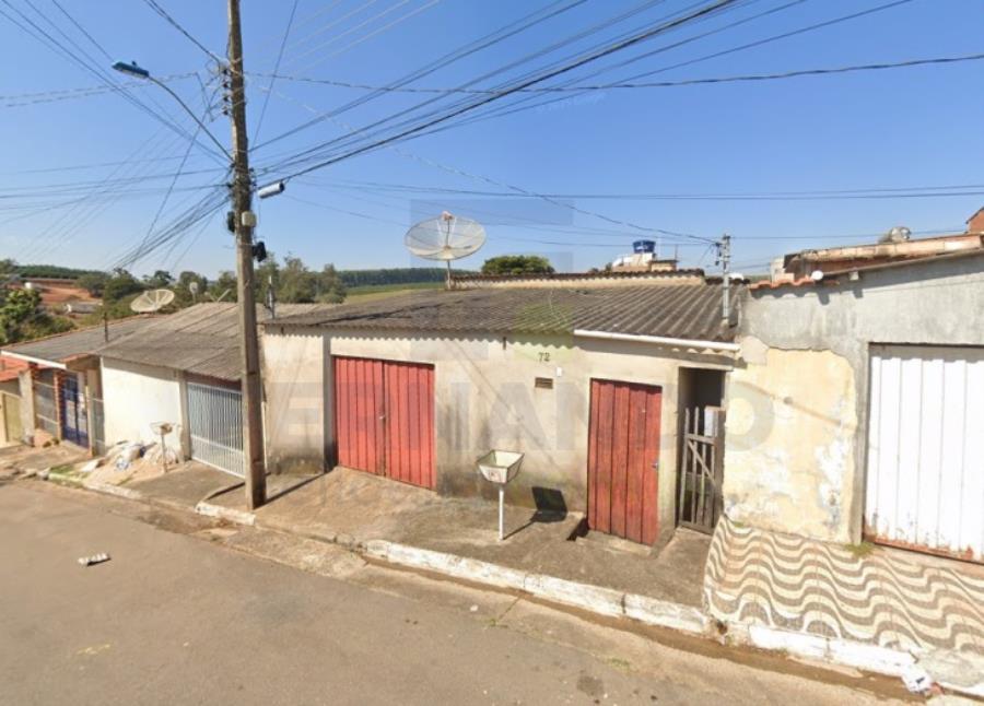 Casa com 2 quartos, 1 banheiro e garagem para 2 carros