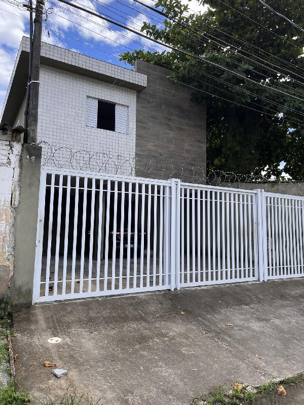 Casa com 1 quarto, 1 banheiro e 1 vaga de garagem