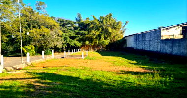 Área de Terras de 3.000m² na Avenida Bernardino Silveira Amorim