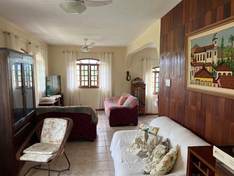 Casa de frente para a praia com 3 quartos e piscina em Jaconé