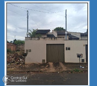Casa com 2 quartos e 2 banheiros, 79,5m² construída, desocupada