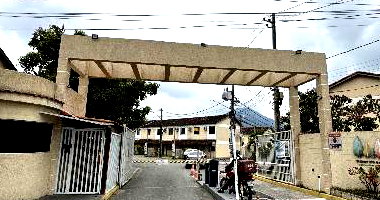 Casa com 2 Quartos e Garagem em Condomínio