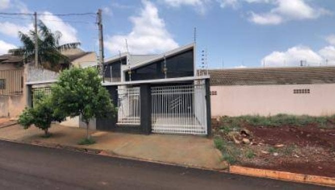 Casa padrão com 3 quartos, 1 banheiro e 1 vaga, ocupada