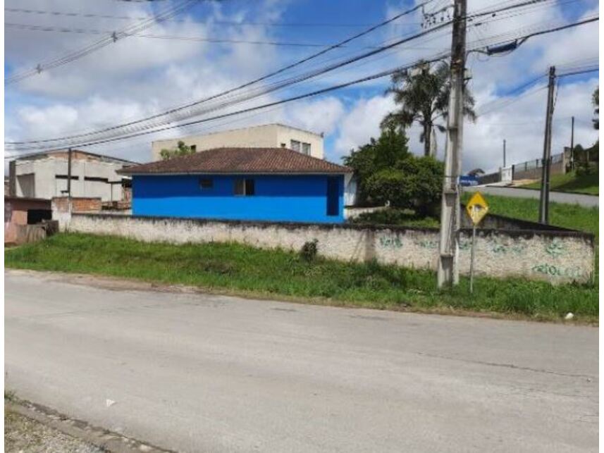 Casa em Leilão com 4 Quartos e 2 Banheiros