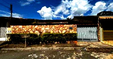 Casa 179m² com 3 quartos e 2 banheiros - Ocupado