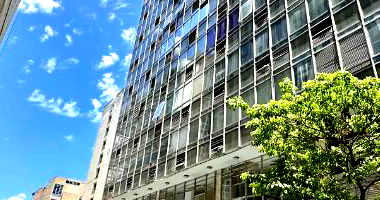 Sala comercial 60,72m² com banheiro e copa, desocupada