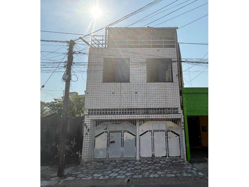 Casa em leilão com 159m² de área construída em Fortaleza