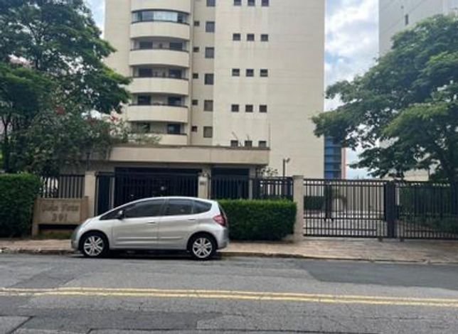 Apartamento de 250m² com 4 vagas e depósito