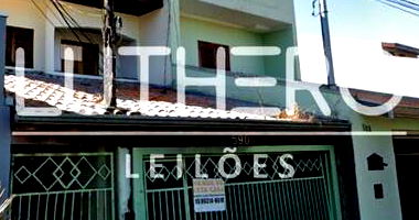 Sobrado 4 pavimentos com 5 quartos, 4 banheiros e 1 vaga coberta