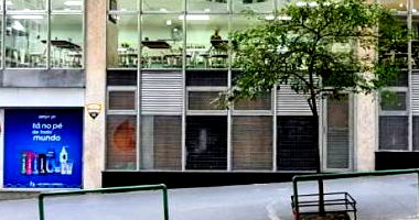 Sala 504 com 27,7m² privativos, 8º pavimento, desocupada