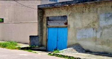 Casa com 3 quartos, 2 banheiros e 2 vagas, área construída 244m²