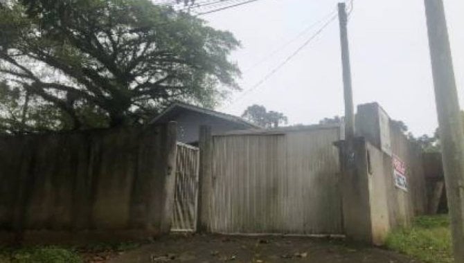 Casa padrão ocupada com 255 m² construída e 637 m² total