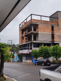 Prédio de 6 pavimentos com 1.800m², 1 andar alugado, 343,80m² de terreno