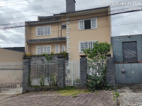 Casa de 318 m² em terreno de 330 m²