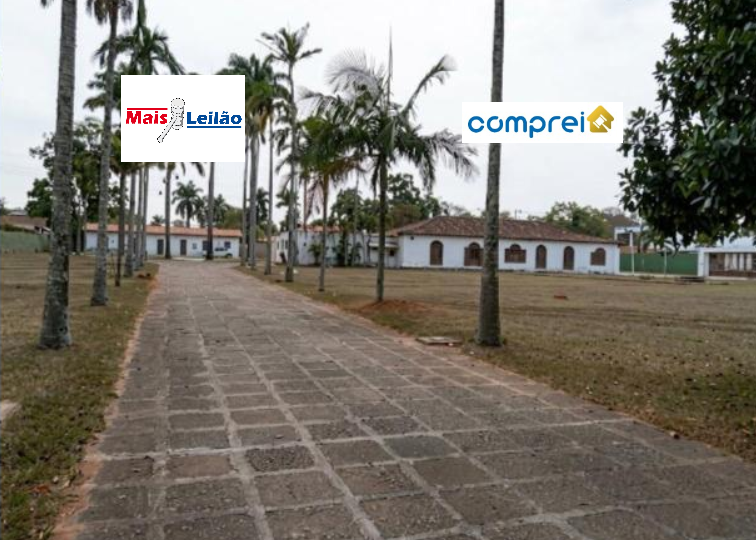 Imóvel residencial com 3 casas e 8.000m² de área total
