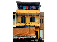 Triplex no Bairro Palestina com 6 metros de frente