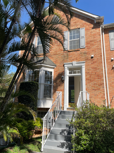 Casa de alto padrão com 4 dormitórios e 2 suítes, locada por R$13.000/mês
