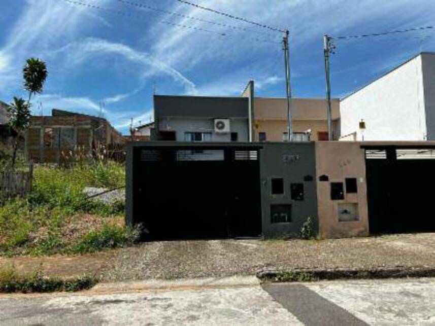 Casa com 65m² em condomínio, ocupada