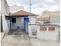 Casa ocupada com terreno de 224 m² em leilão