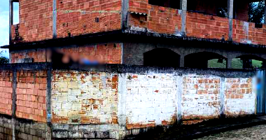 Sobrado de esquina com garagem em Conceição de Macabu/RJ