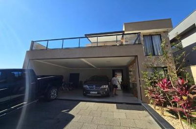 Sobrado com 4 Suítes e 287m² em Condomínio Fechado