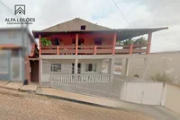 Casa com 4 quartos e piscina em Guanhães/MG