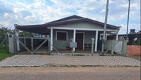 Casa espaçosa com 3 quartos e 2 banheiros, 196 m²