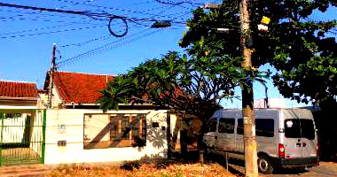 Casa Ocupada com 228m² de Área Construída na Rua Palestina