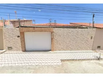 Casa ocupada com 173,26m² construídos