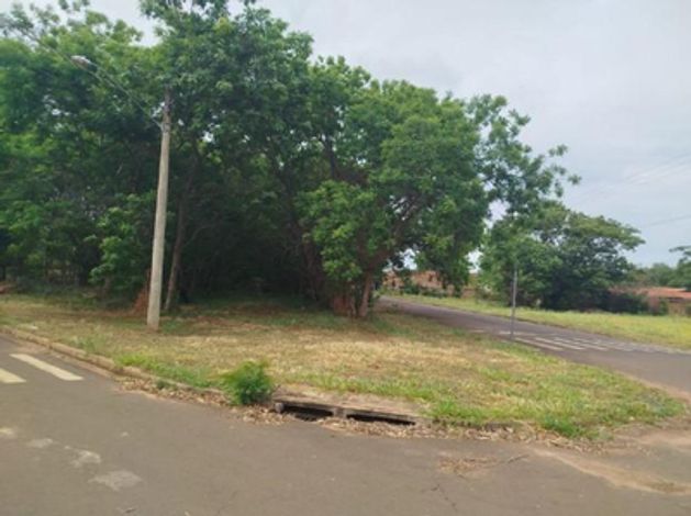 Terreno urbano de 386 m² em Paulicéia, SP