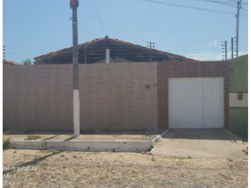 Casa com 40,26m² construídos em terreno de 220m², ocupada