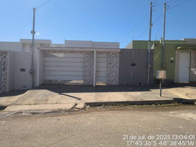 Casa ocupada com 96 m², 1 vaga e terreno de 240 m²