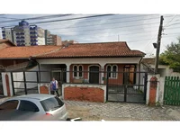 Casa ocupada com 185,75 m² de área construída